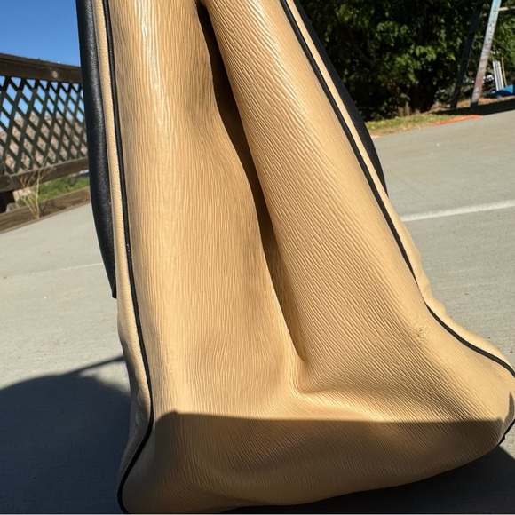 Pour La Victoire PLV BUTLER stingray embossed black nude leather tote purse - Picture 8 of 8